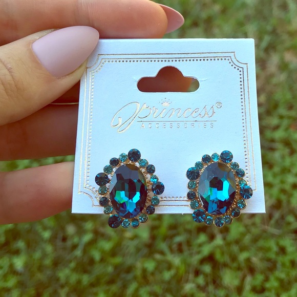 New Beautiful earrings - Picture 3 of 5